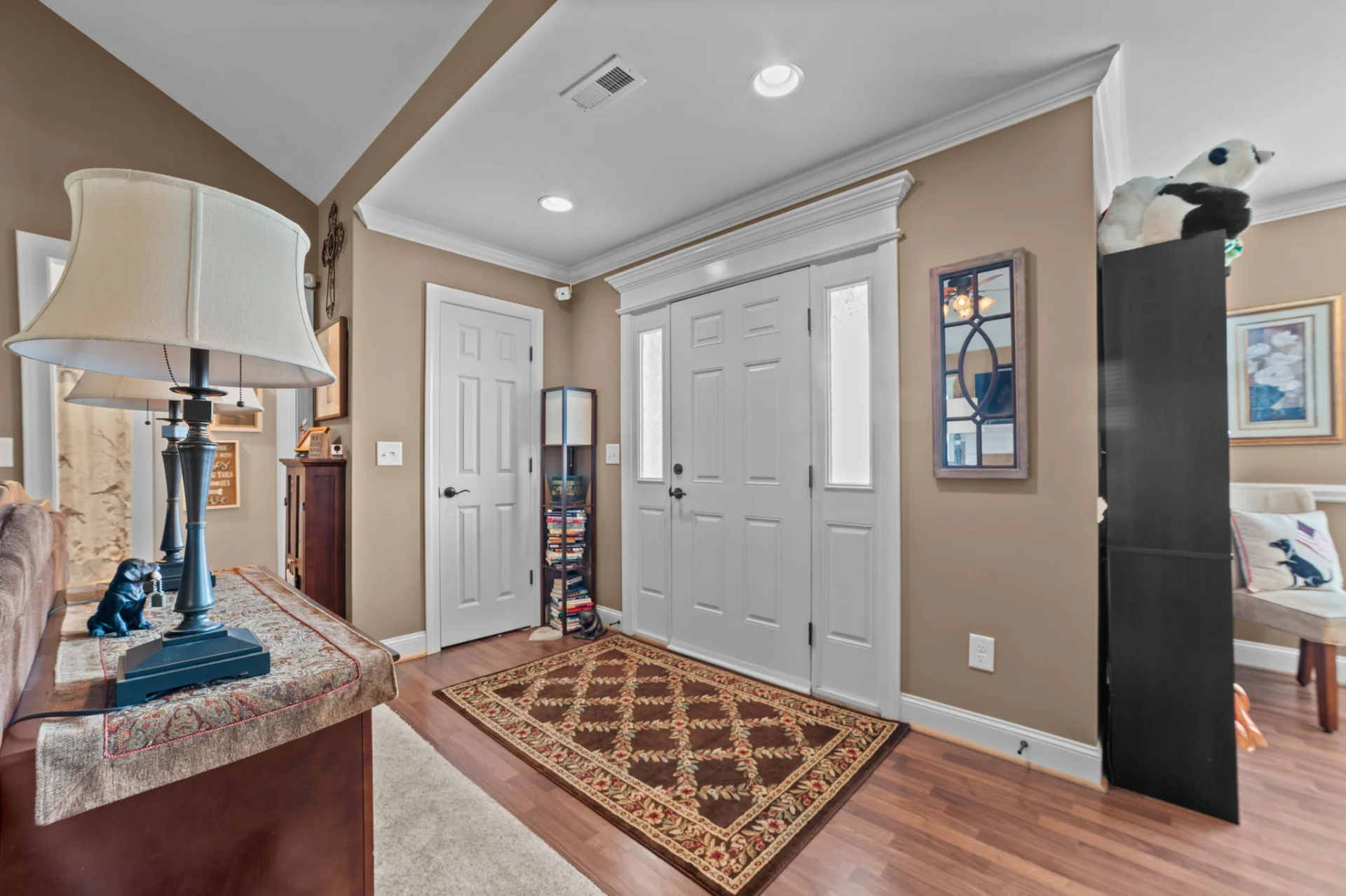 402 Meadowlark Drive photo 3