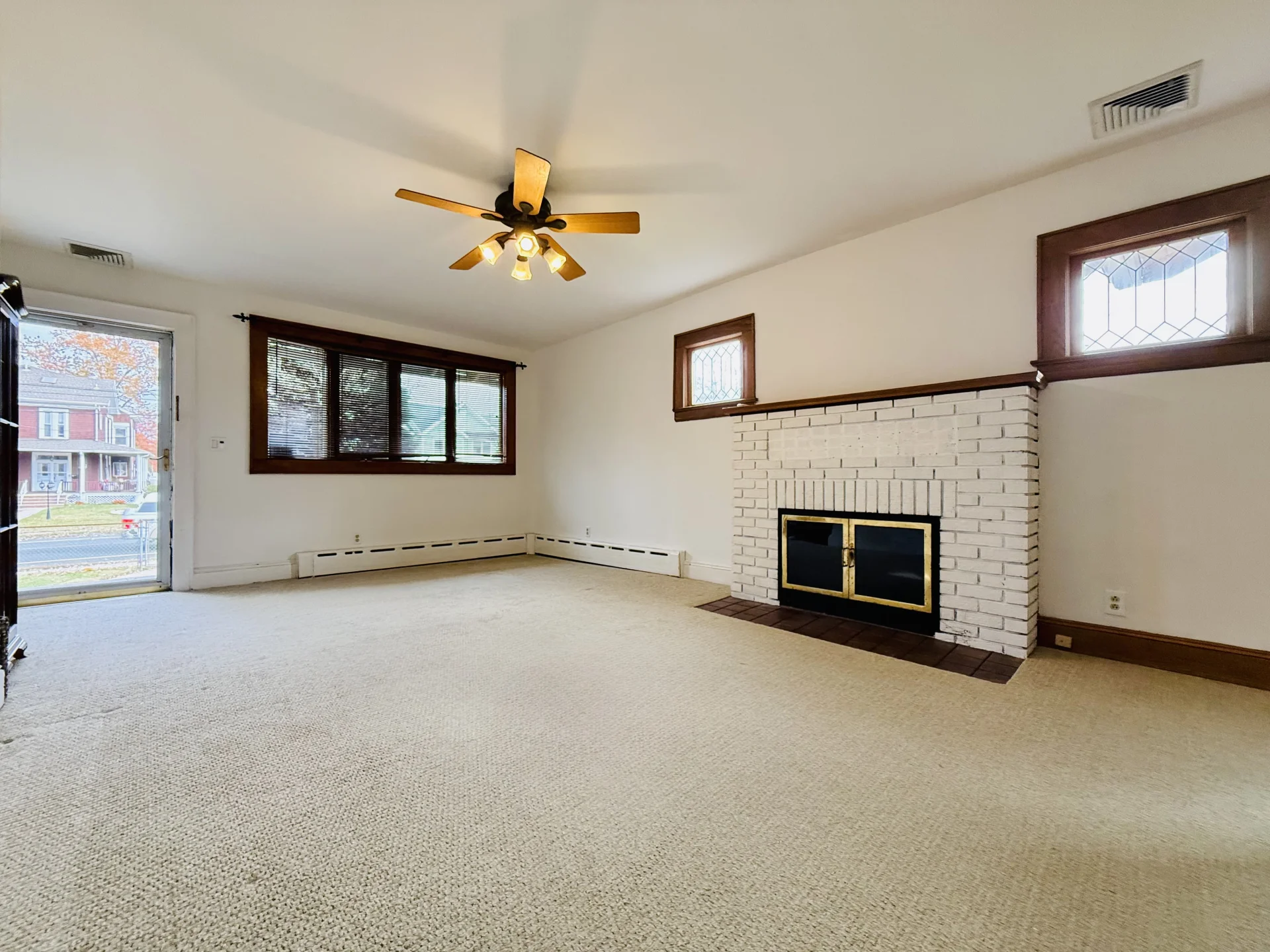 23 Lincoln Ave W photo 2