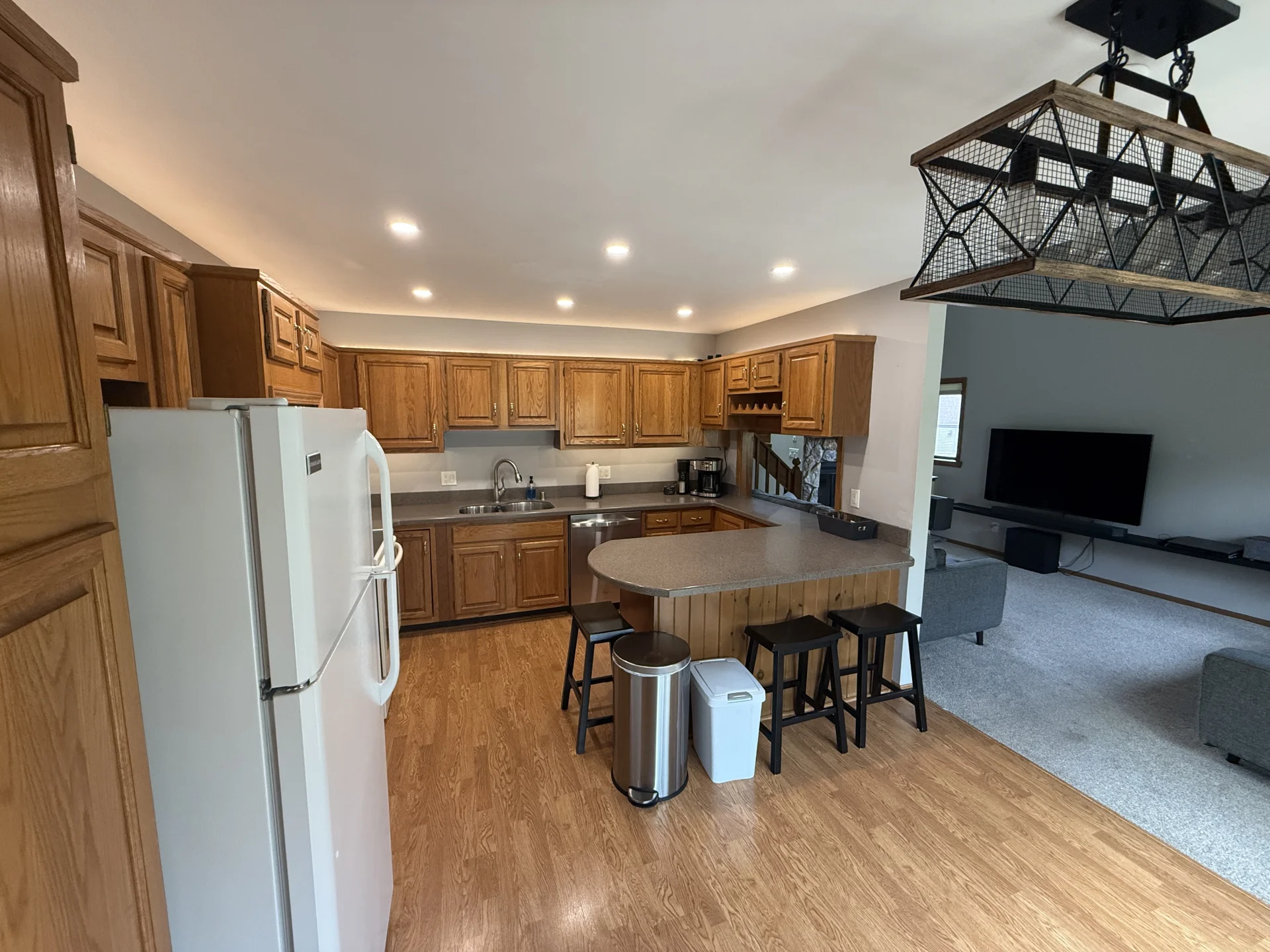 635 Tamarack Drive W photo 8