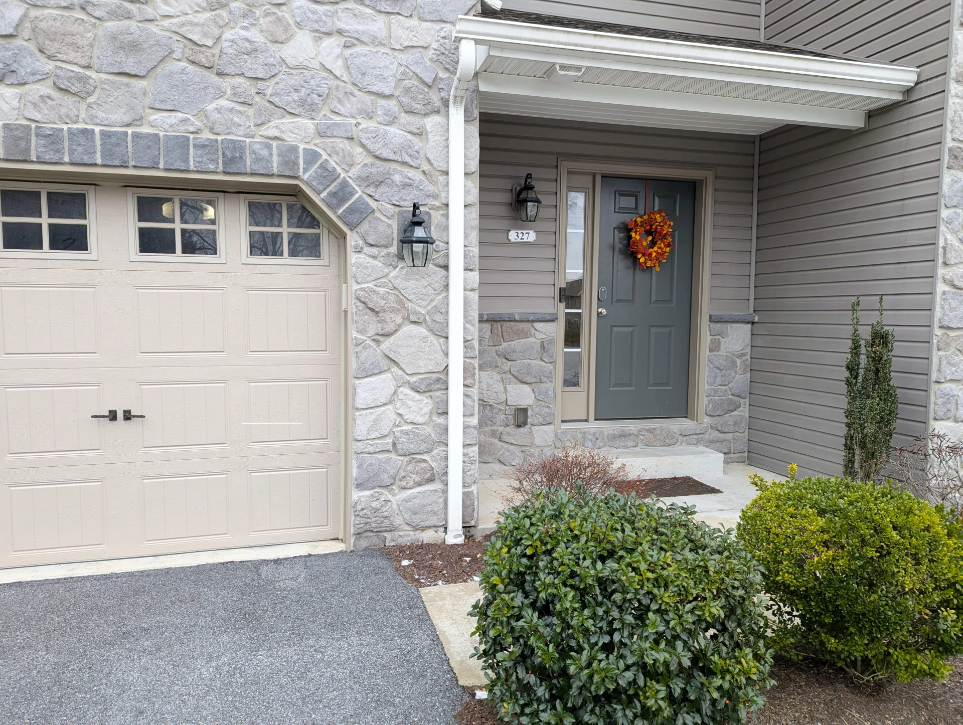 327 Melbourne Ln, Mechanicsburg, PA, USA photo 2