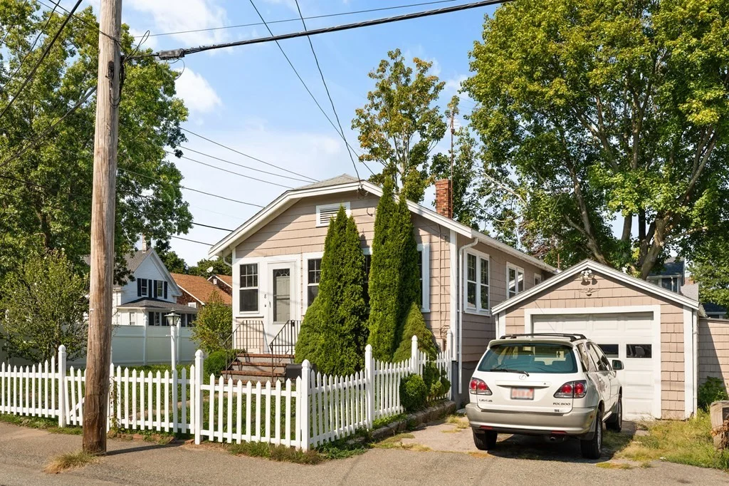 8 Plain St photo 3