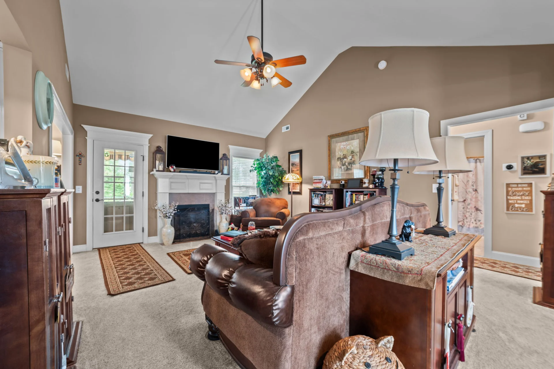 402 Meadowlark Drive photo 5