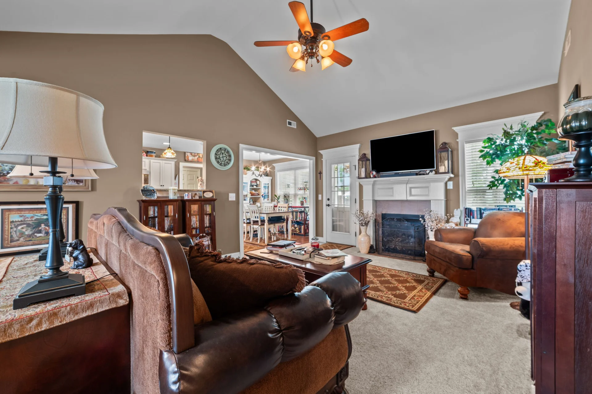 402 Meadowlark Drive photo 7