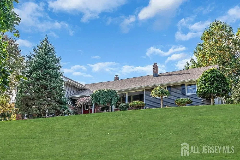 Immaculate Holmdel Property