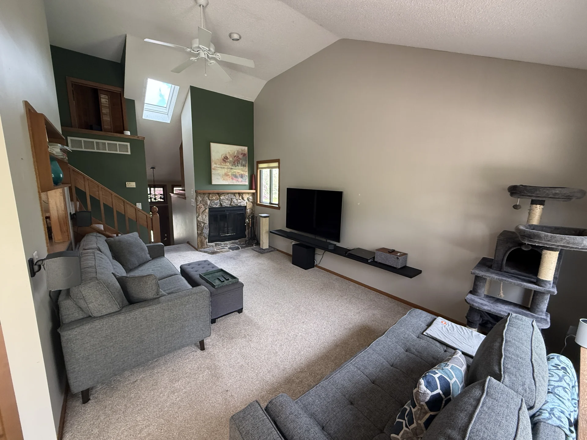 635 Tamarack Drive W photo 6