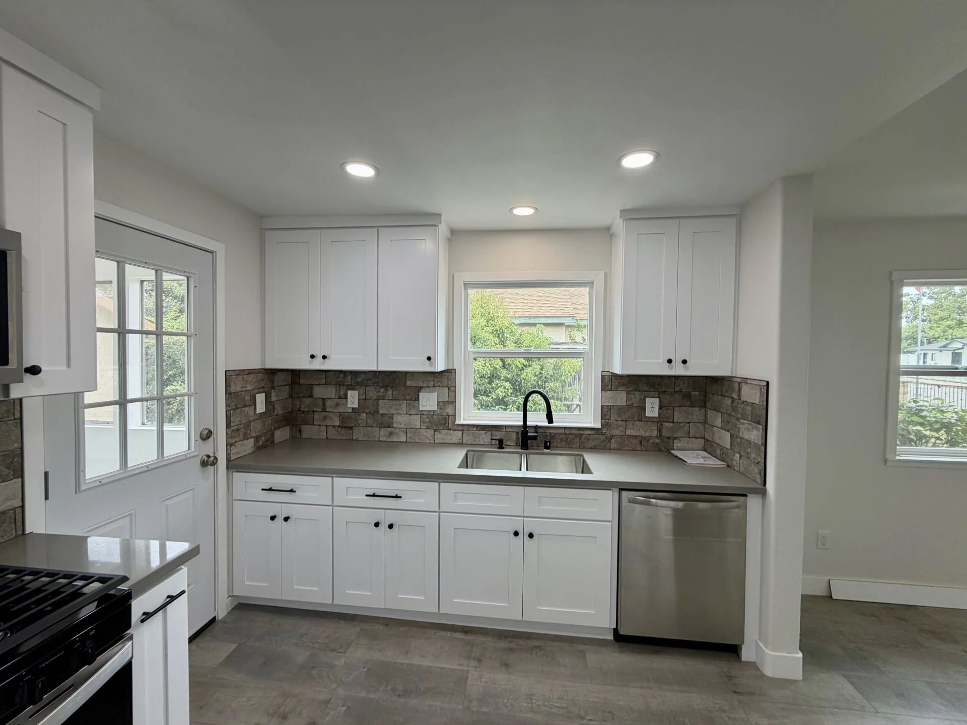 743 East 3rd Street photo 4